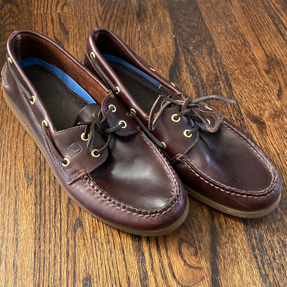 Men’s dark brown Sperry boat shoes. Like new